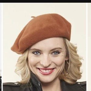 SOLD - 🌿🇨🇦Parkhurst Canada Wool Beret - Unisex